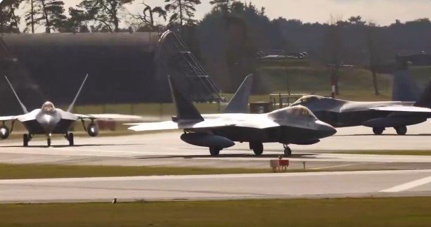 ABD, bir ilk olarak İran'da olası savaş için İsrail'e savaş uçakları konuşlandırdı