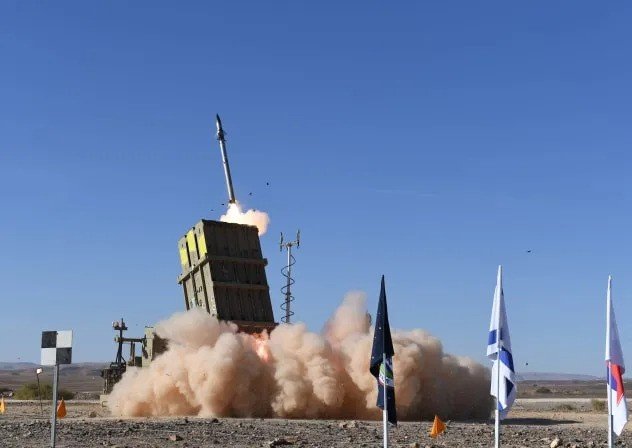 İsrail, İran’ın ülkeye balistik füzeler fırlattığını bildirdi; Ürdün'de sirenler duyuldu