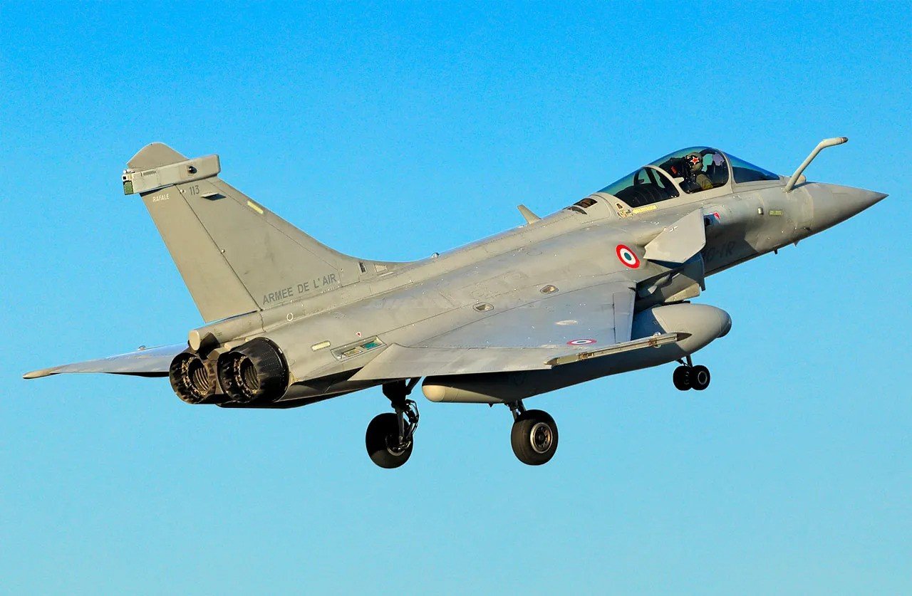 Güney Kıbrıs Fransız Rafale savaş uçaklarının adaya gelmesini istişare ediyor