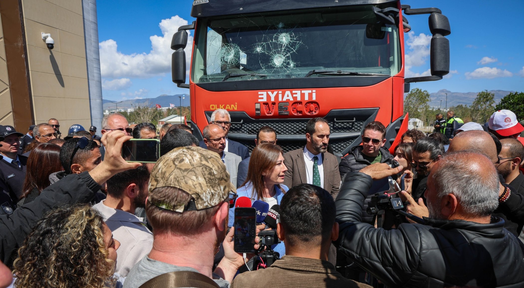 Genel grev: Binlerce çalışana biber gazı ve tazyikli suyla müdahale edilmesi tepki çekti
