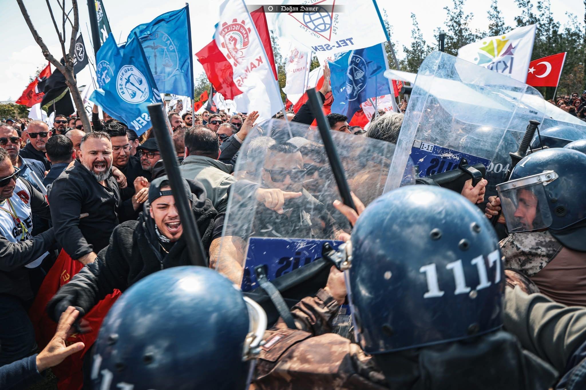 Meclis Başkanı meclisi bugün toplanmayacağını açıkladı, sendikalar grevi askıya aldı