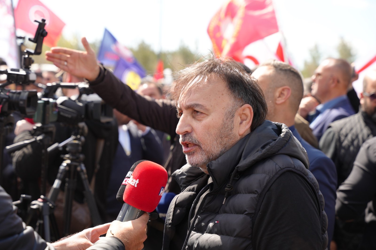 KAMUSEN: ‘Hükümet görevden ayrılana kadar mücadelemiz sürecek’