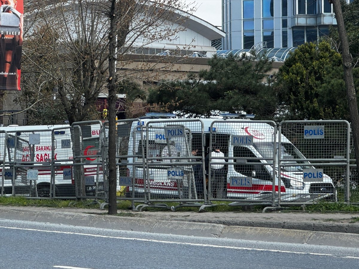 Türkiye: İstanbul'da polis noktasına saldırı düzenleyen 3 terörist etkisiz hale getirildi