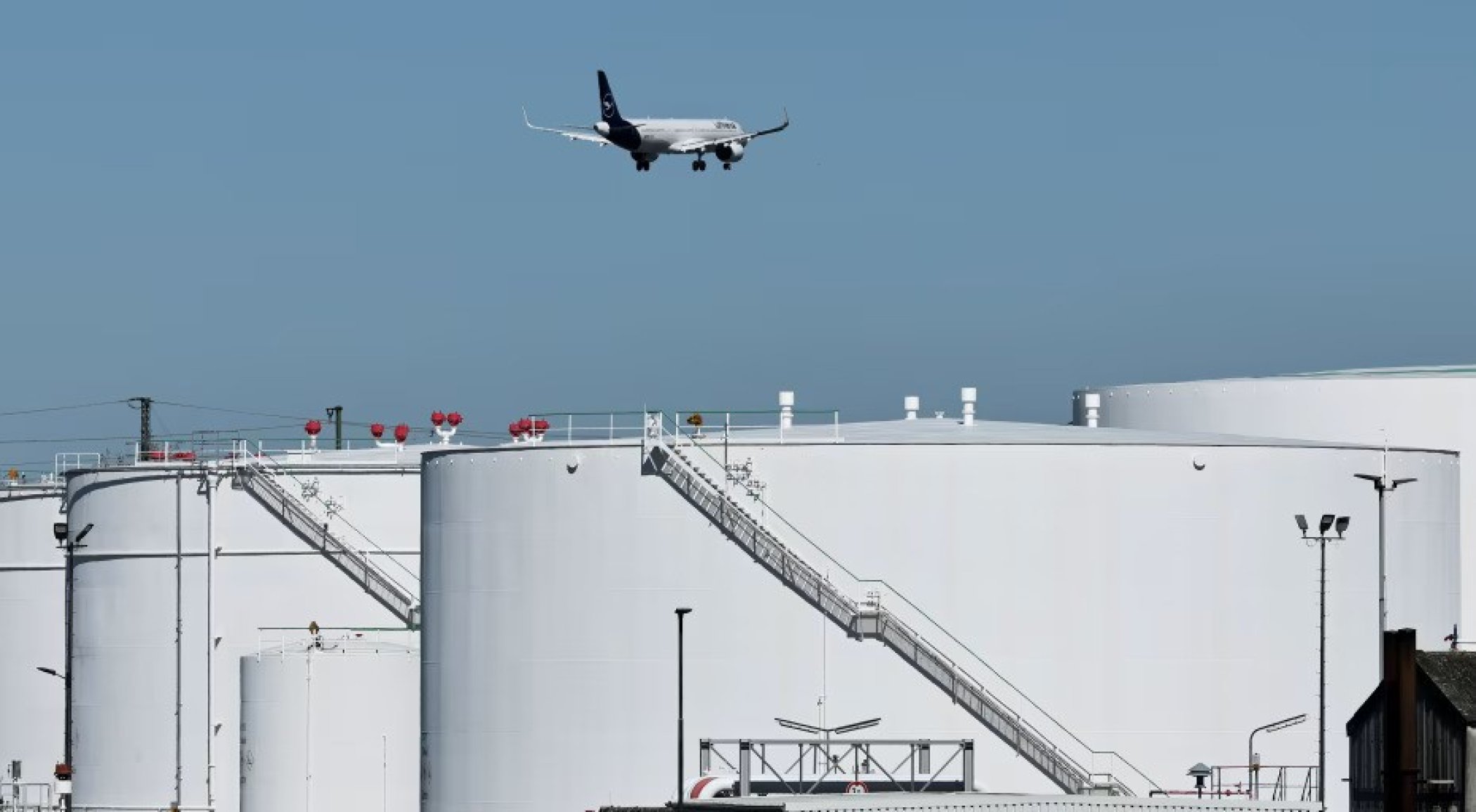 Avrupa havaalanları üç hafta içinde jet yakıtı kıtlığıyla karşı karşıya kalabilir