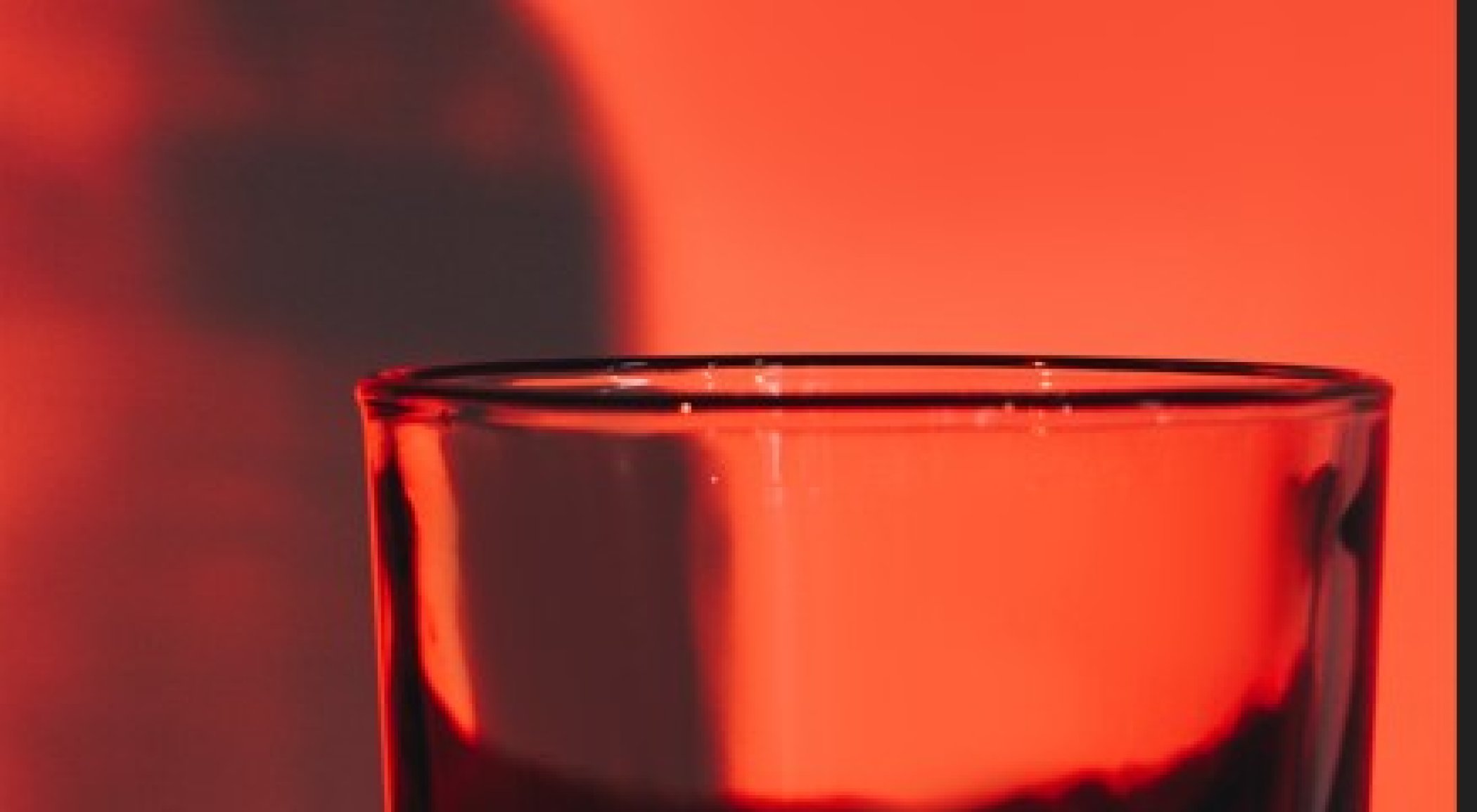 İskele’de alkollü sürücü park alanında yayaya çarptı