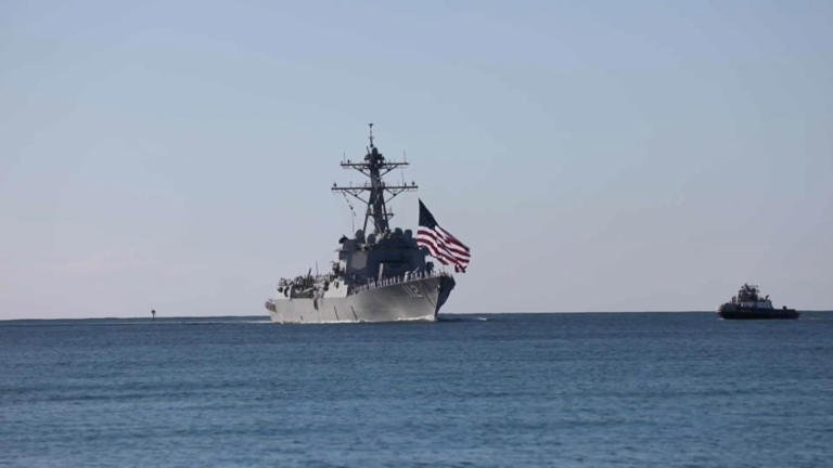 İran Hürmüz Boğazı'nı kapatmakla; Trump ise ateşkesi sona erdirmekle tehdit etti