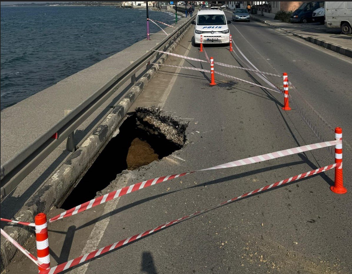 Gemikonağı sahil yolunda çökme