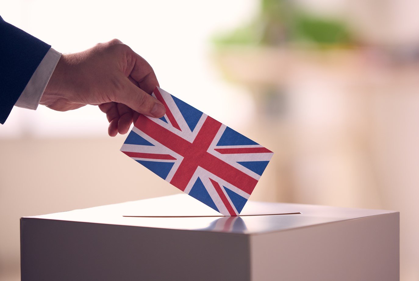 Britanya’da iki partili sistem çözülürken, ülke yedi partili siyaset çağına giriyor