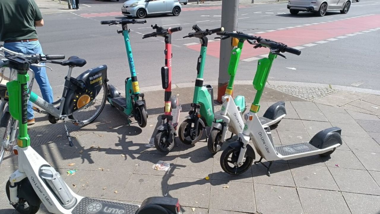 Almanya'da elektrikli scooter kazalarında kiralama şirketlerinin sorumluluğu artırıldı