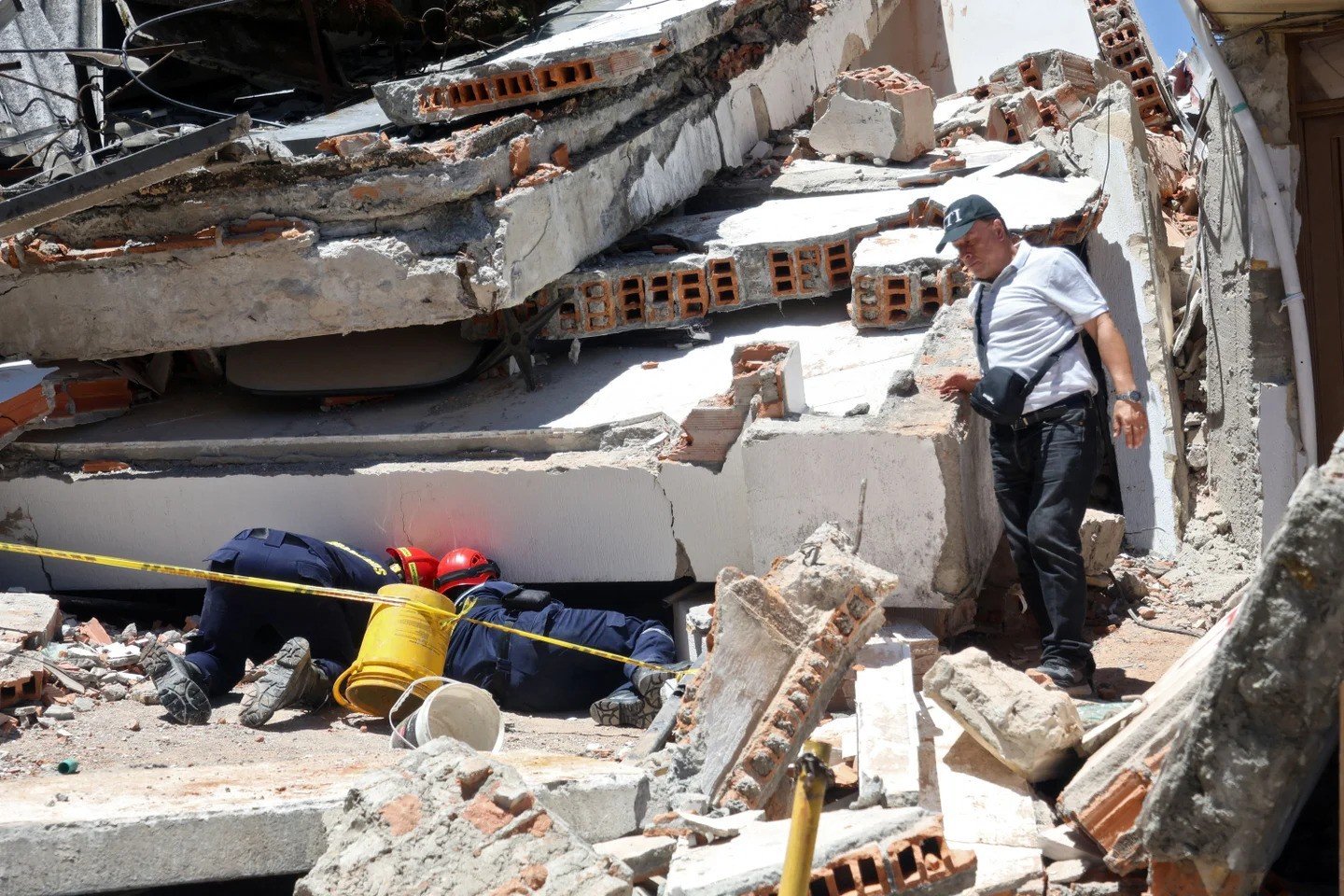Kolombiya depremi: En az 240 kişi hayatını kaybetti ve 1000'den fazla yaralı