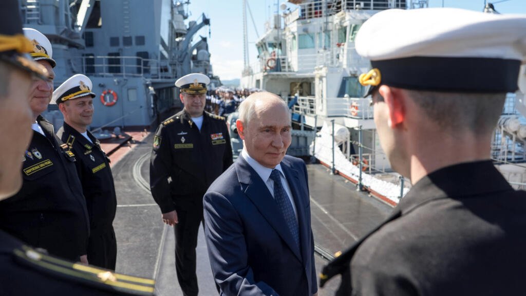 Vladimir Putin, Japonya ile ihtilaflı olan Kuril Adaları'nı ziyaret etti