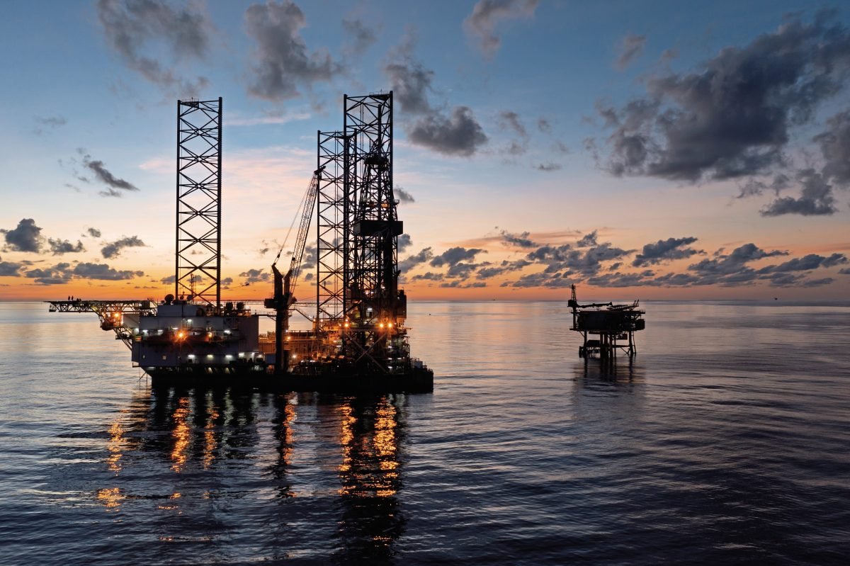 Hürmüz'deki kriz Suudi Arabistan'a sıçradı: Brent petrol 100 dolara dayandı