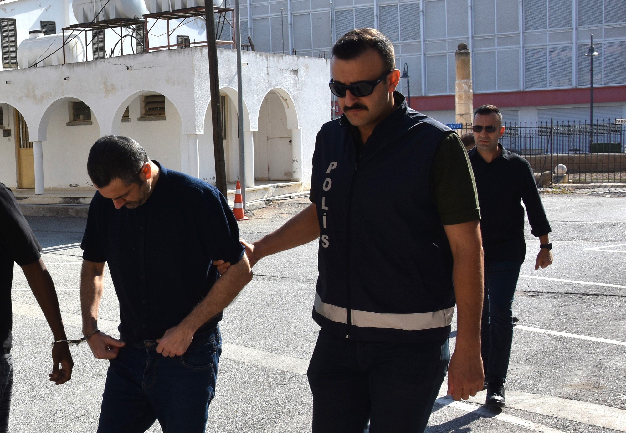Parayı sirkatle suçlandı, Türkiye’ye kaçtı, üç yıl sonra döndü: 'Borçlarımı ödemeye geldim'
