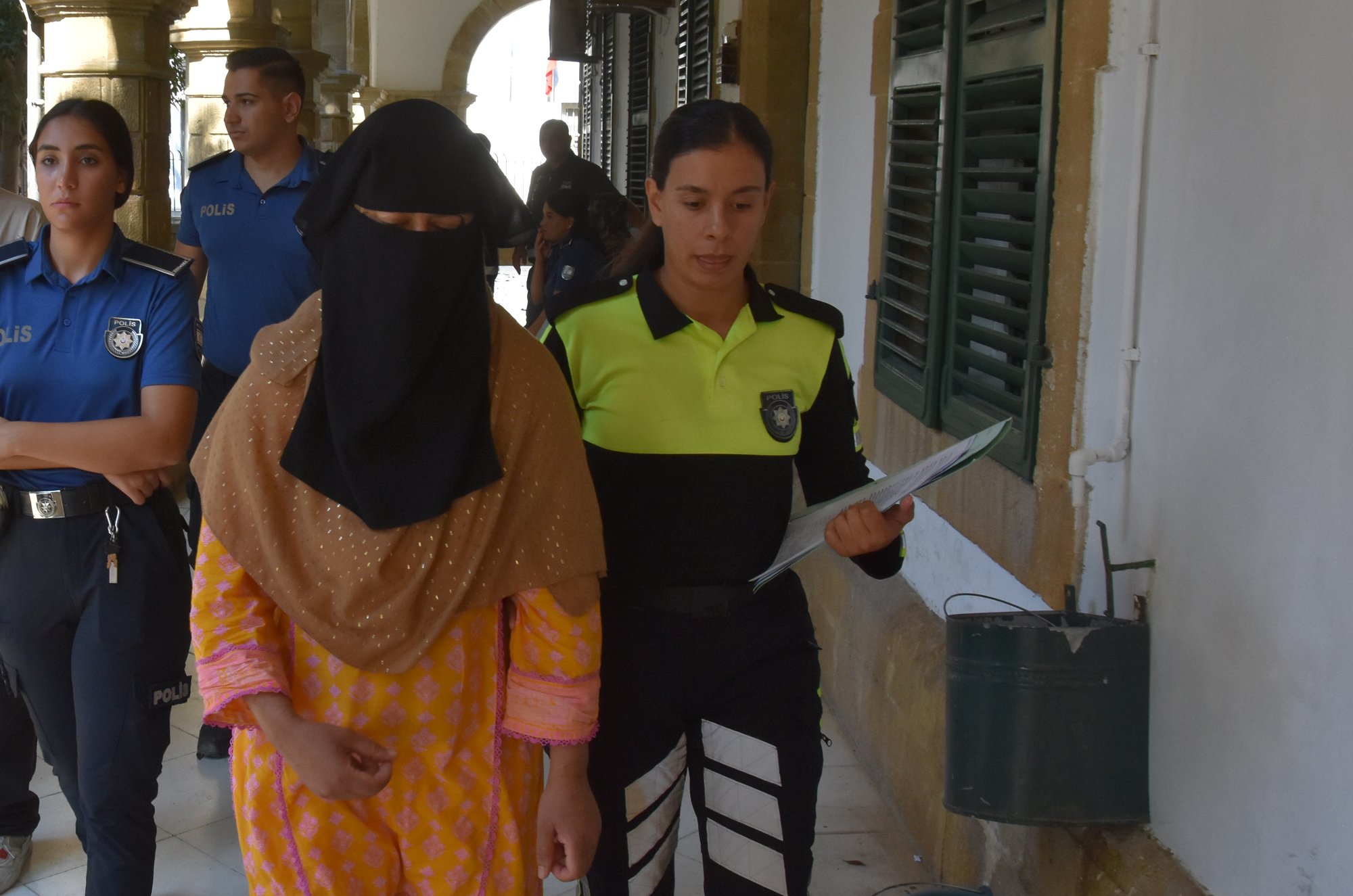 Bahçesinde kuru otları yaktı, yangın 25 dönümlük alana yayıldı