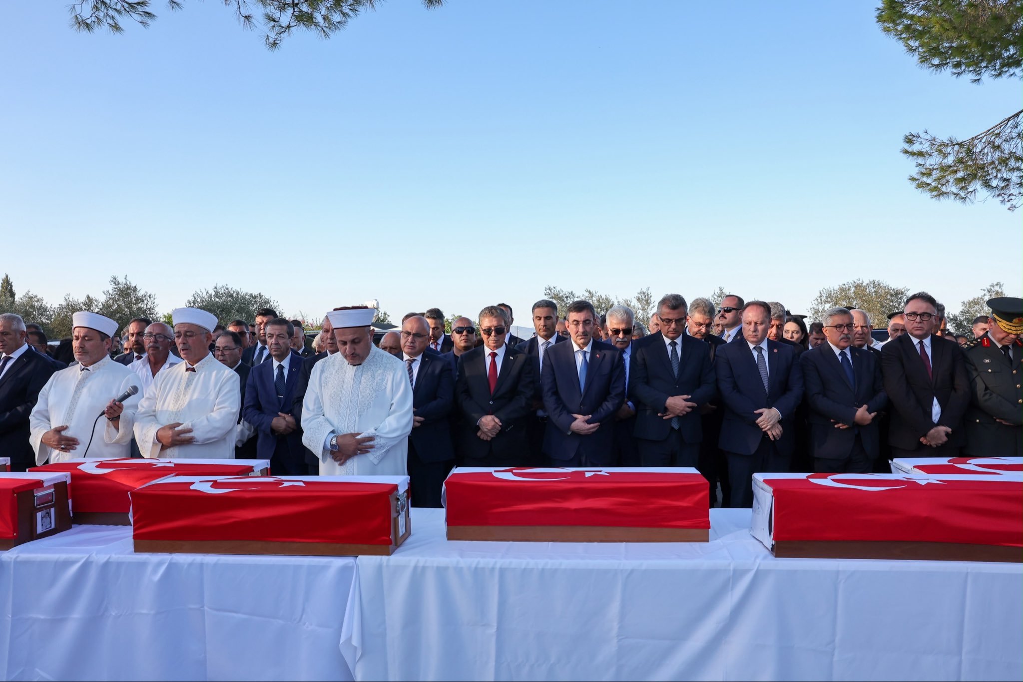 15 Kıbrıslı Türk 52 yıl sonra yeniden toprağa verildi, Şehitler Müzesi açıldı