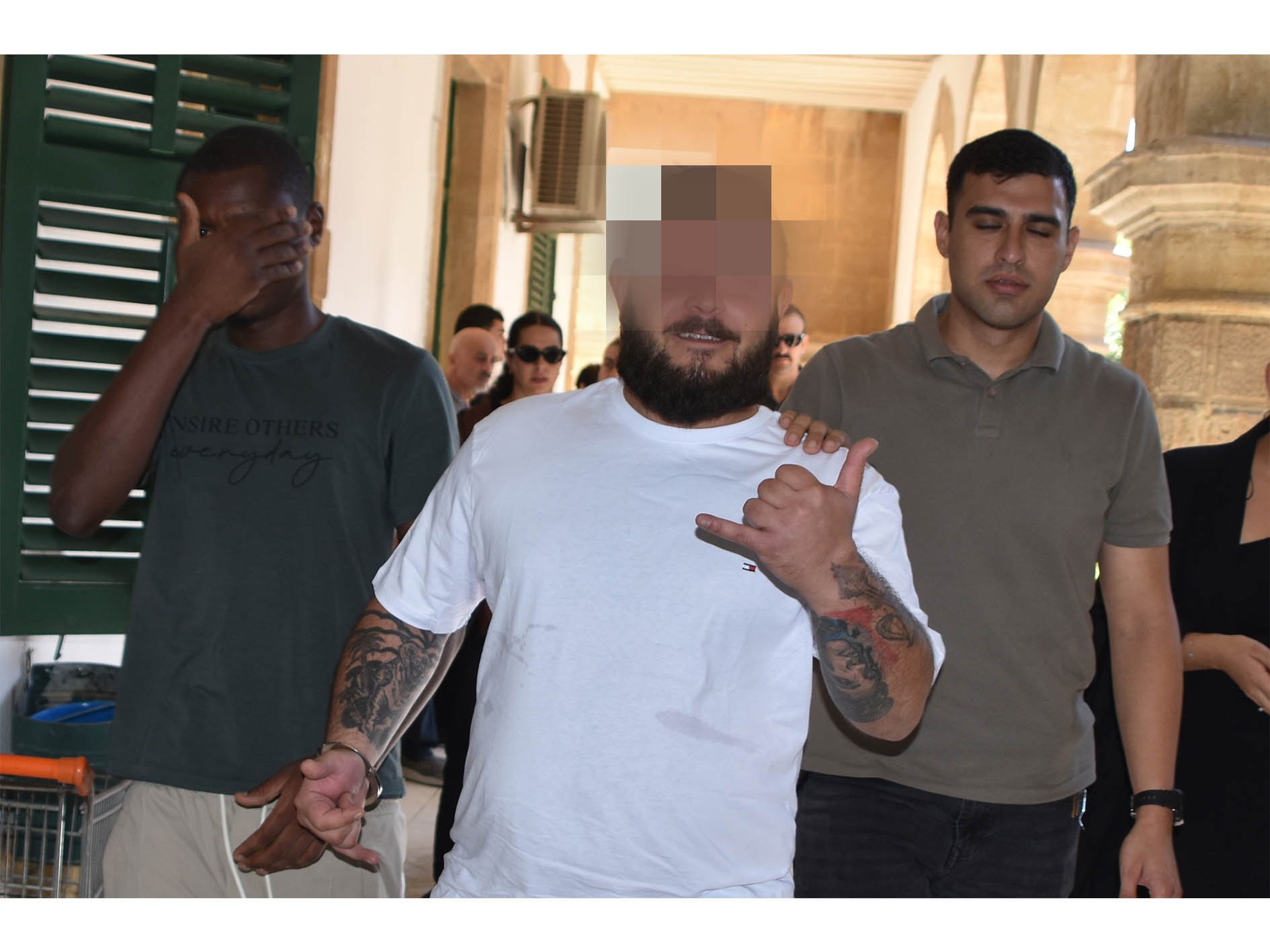 Amcasını ölüm, kezzap ve bombayla tehdit ettiği iddia edilen zanlı teminata bağlandı