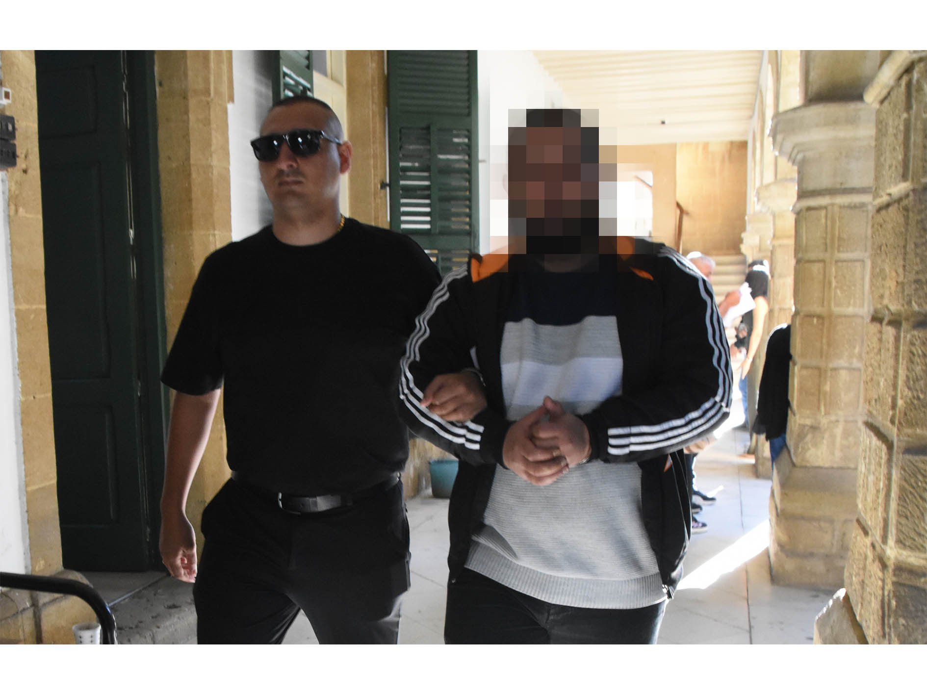 Moonstar Döviz Bürosu’nda dört farklı para biriminde hırsızlıkla suçlanan D.B. teminatla serbest