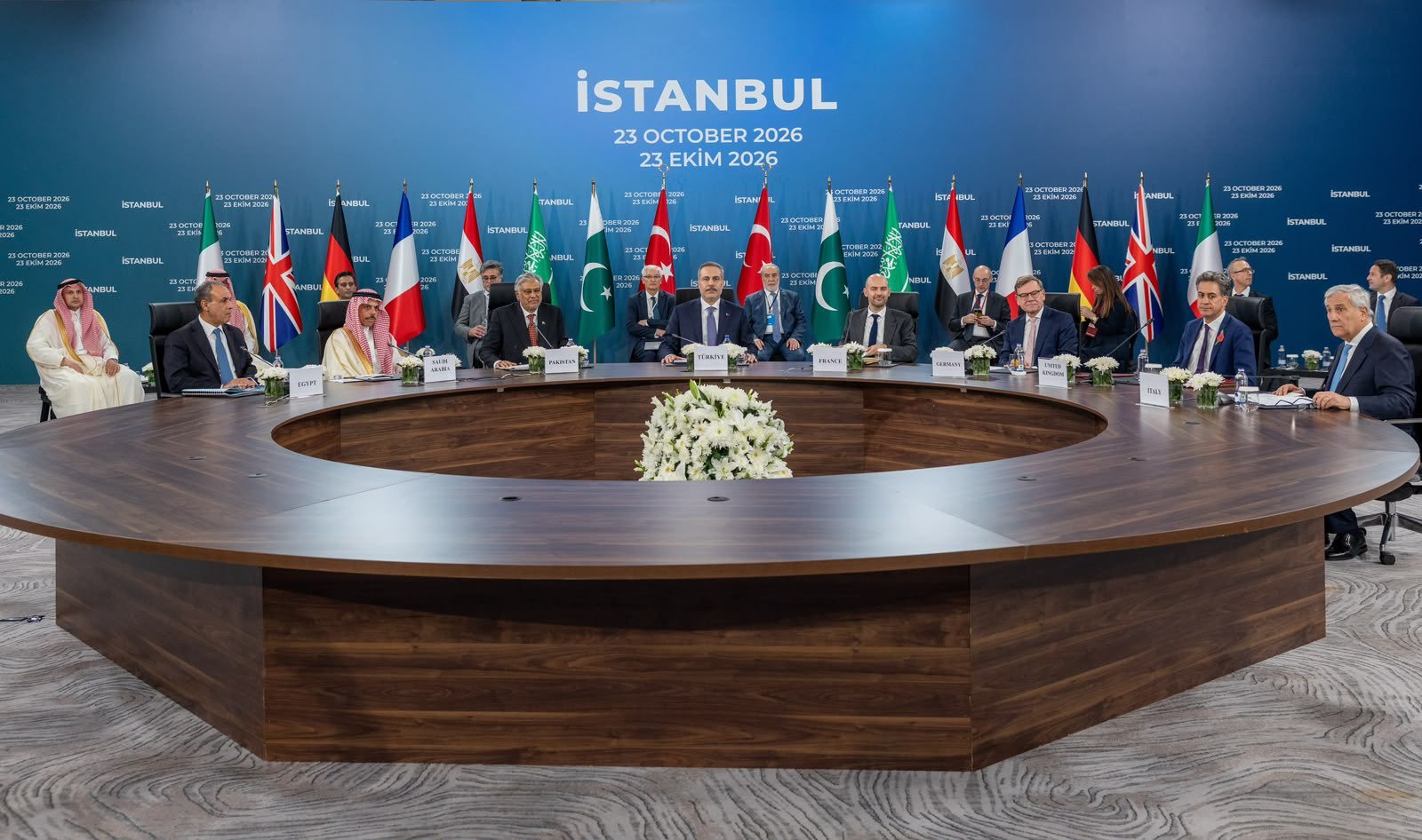 İstanbul'da sekiz ülkeden ABD ve İsrail'e ortak uyarı: İran'a yeni saldırı savaşı büyütebilir