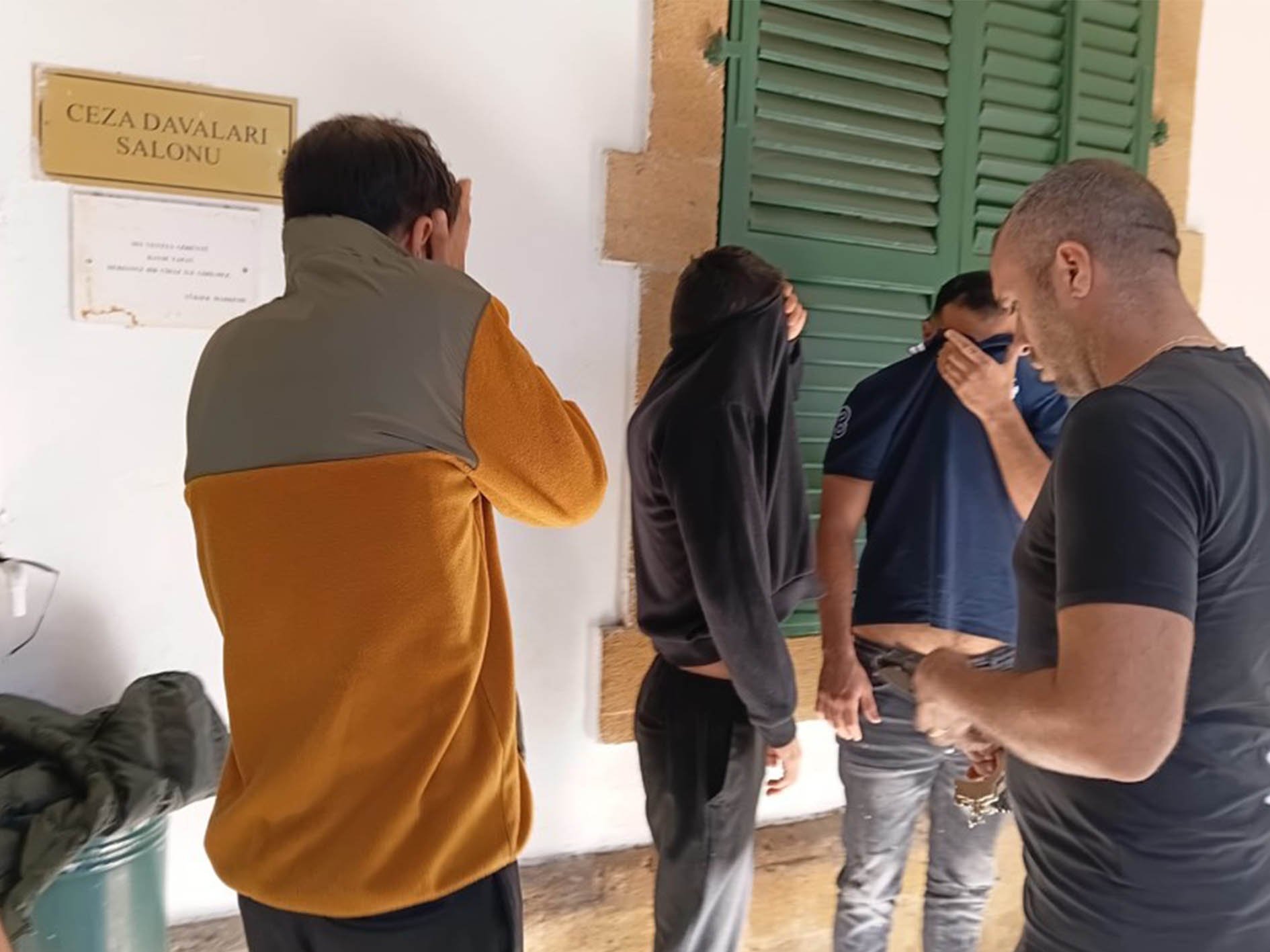 YDÜ kampüs odasında uyuşturucu operasyonu: Kokain, hint keneviri ve hassas terazi ele geçirildi