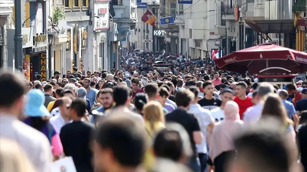 Türkiye: İstihdam bir ayda 388 bin kişi azaldı, atıl işgücü yüzde 30,6'ya yükseldi